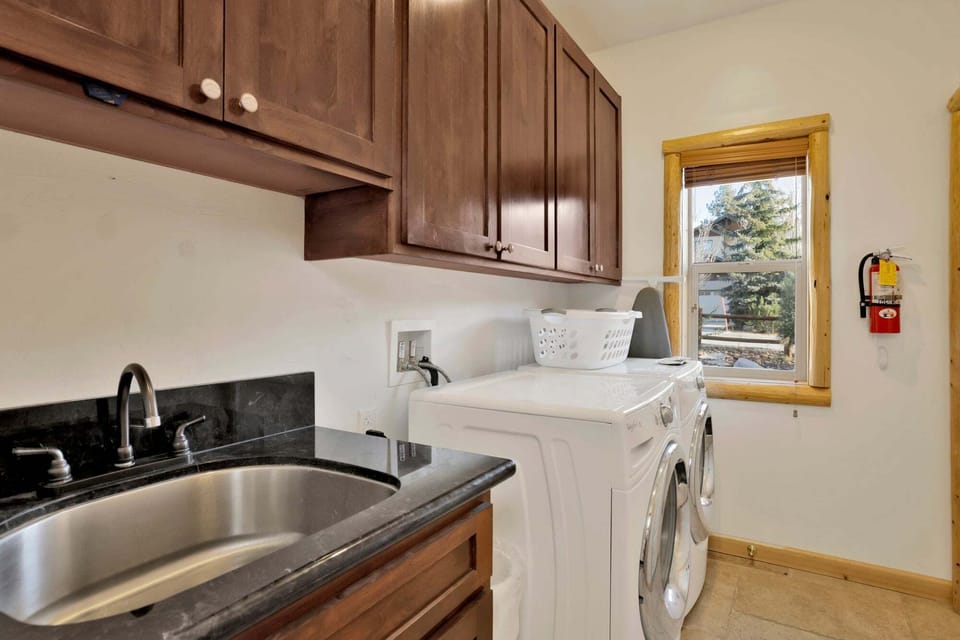 Cabin, Multiple Beds, Mountain View (2602) | Private kitchen