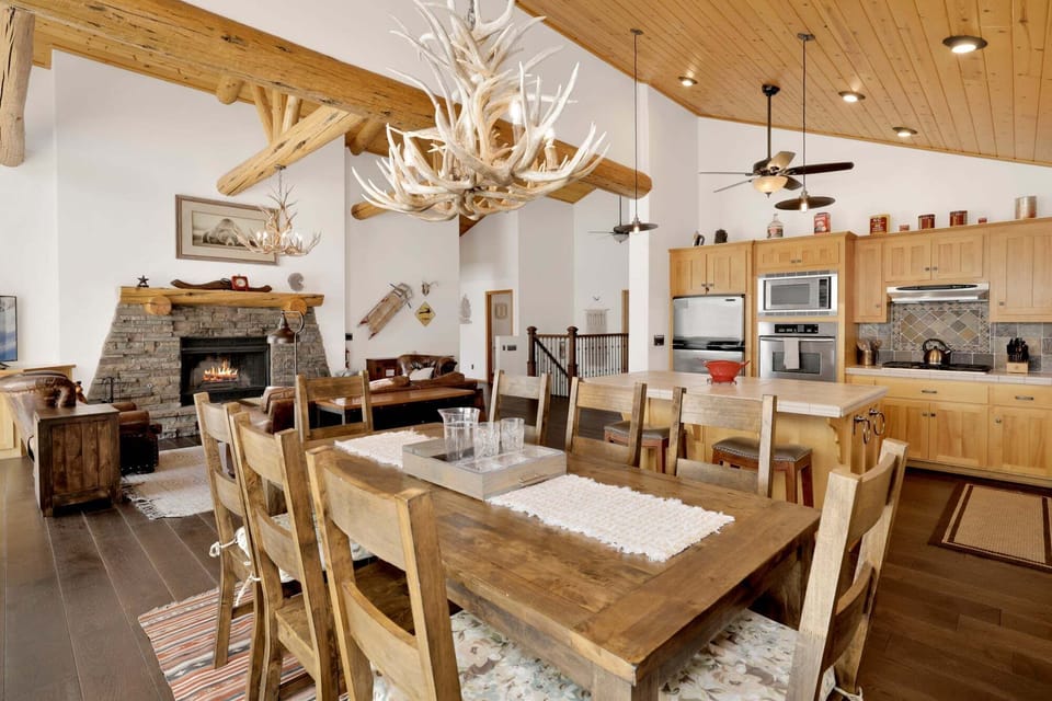 Cabin, Multiple Beds, Mountain View (2606) | 5 bedrooms, individually decorated, individually furnished, bed sheets