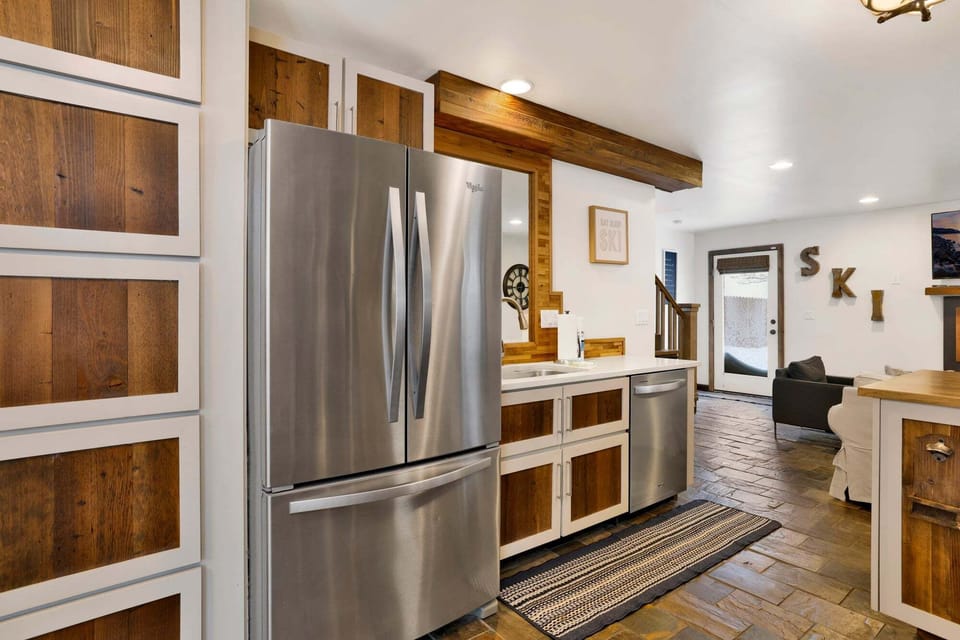 Cabin, Multiple Beds | Private kitchen