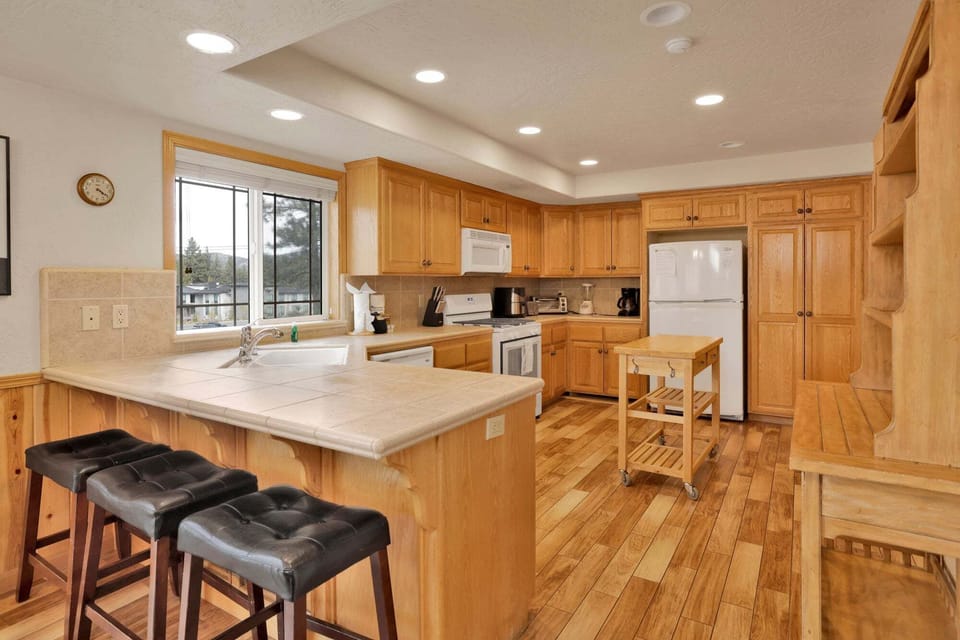 Cabin, Multiple Beds, Mountain View (2619) | Private kitchen