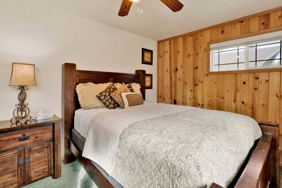 Cabin, Multiple Beds, Mountain View (2620) | 6 bedrooms, individually decorated, individually furnished, bed sheets