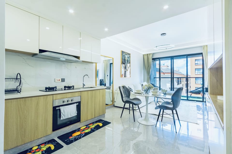Deluxe Duplex, City View | Private kitchen