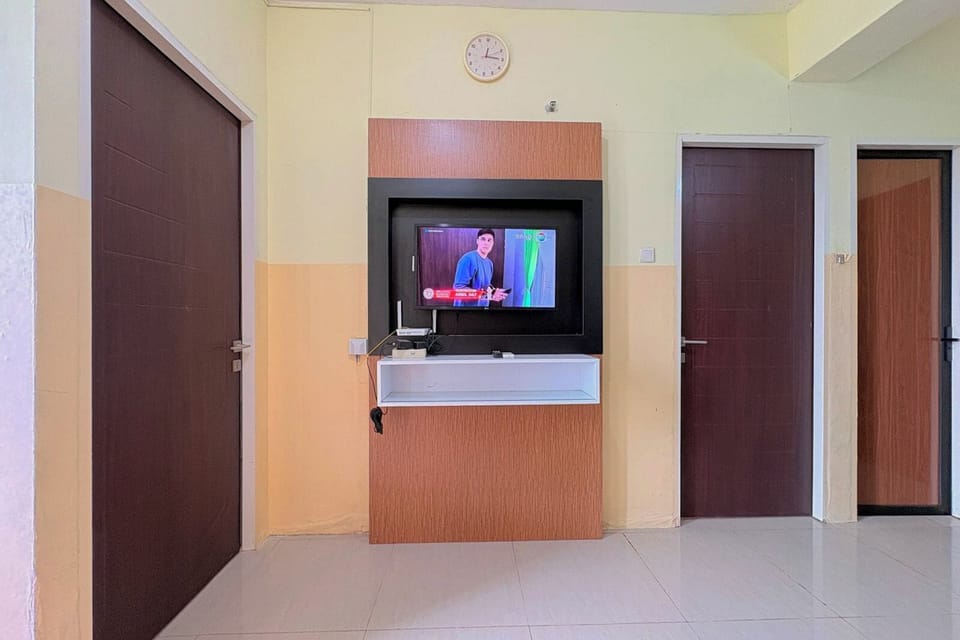 Standard Apartment | Television