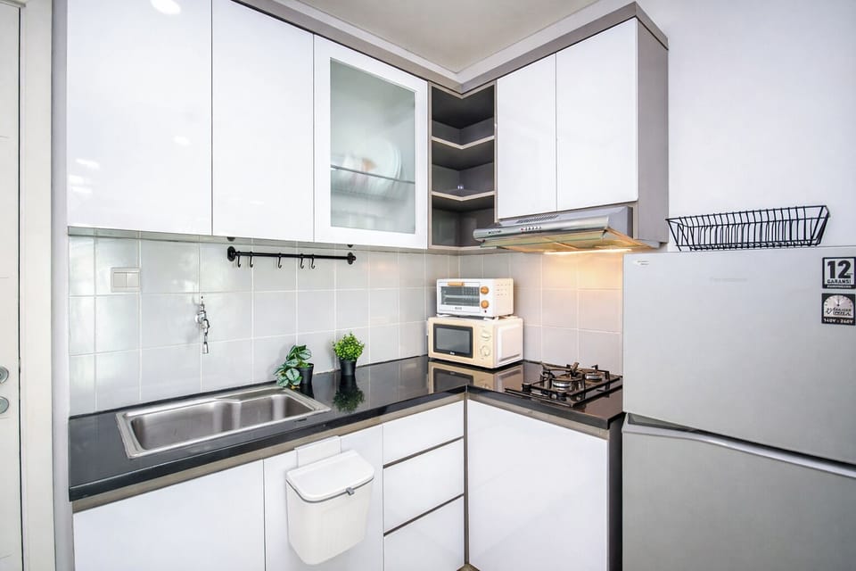 Standard Apartment | Private kitchen | Stovetop, electric kettle