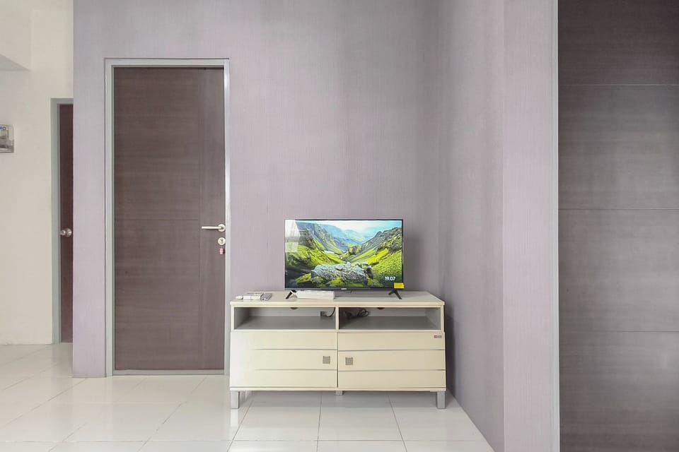 Standard Apartment | Television
