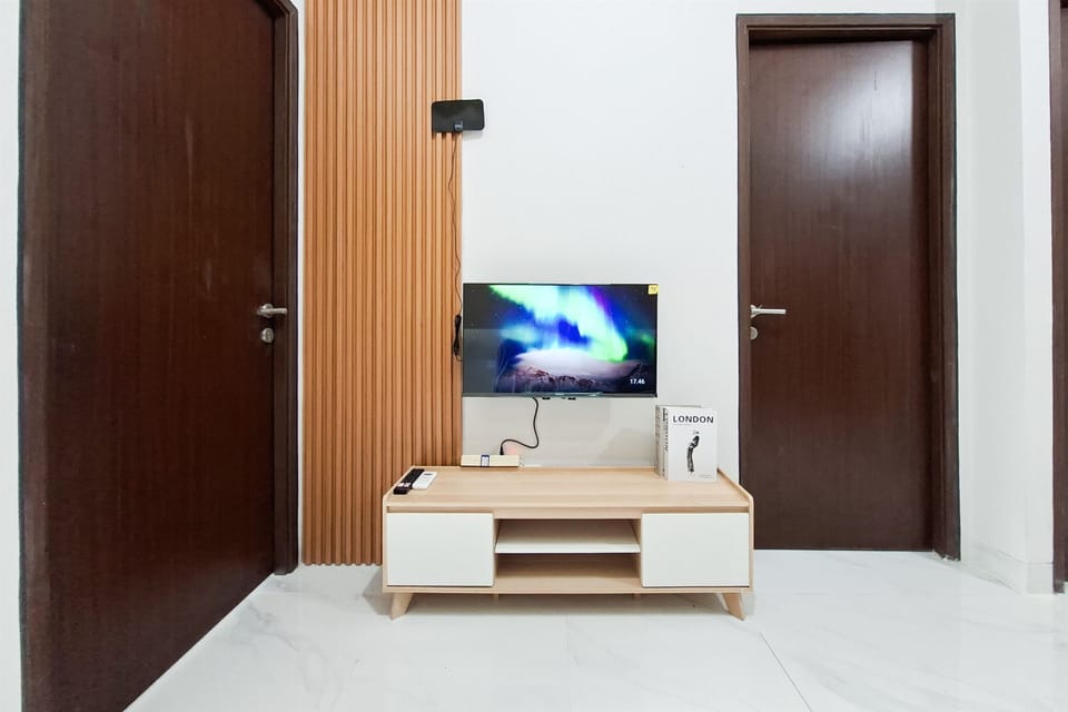 Standard Apartment | Television