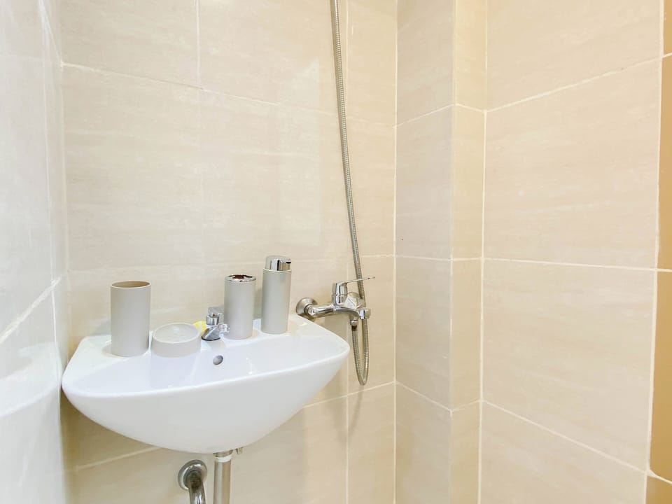 Standard Studio | Bathroom