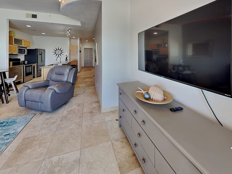 Condo (3 Bedrooms) | Property amenity