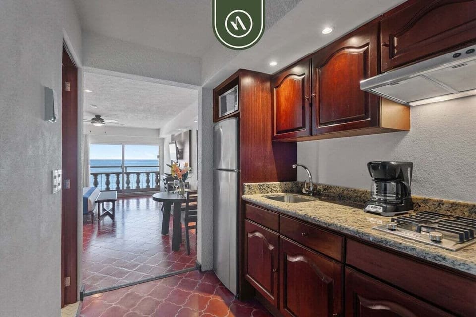 Studio, 1 King Bed with Sofa bed, Balcony, Ocean View (Costa Sur DlxEstudio Frente al Mar 1) | Private kitchen