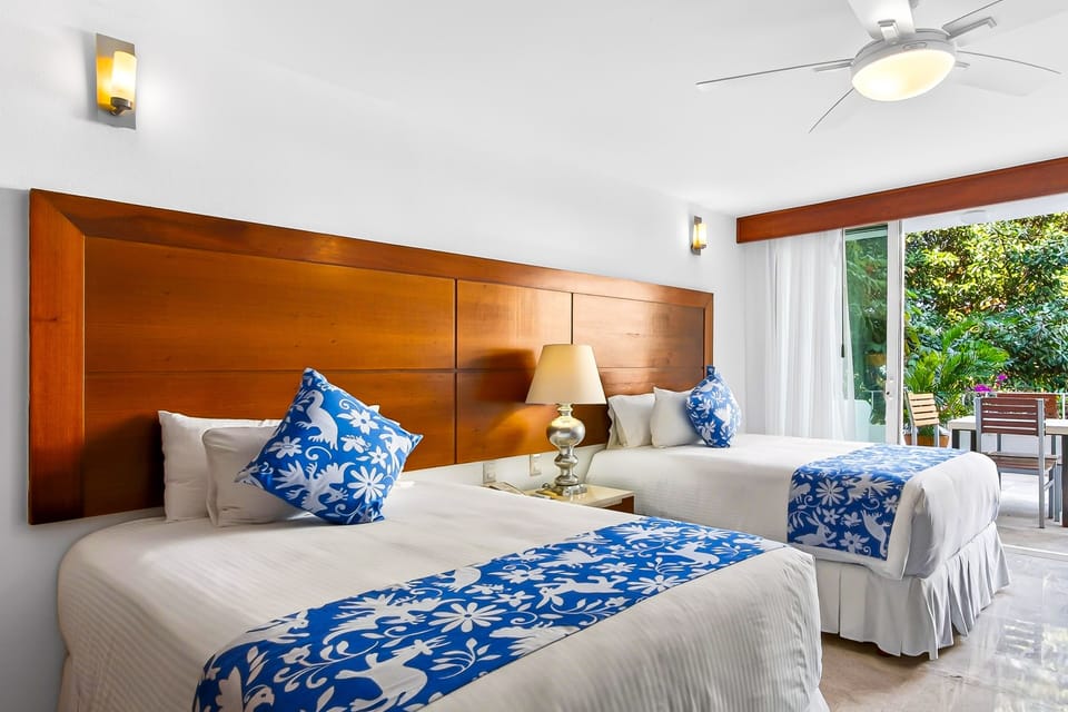 Well-located Hillside Suite With Rooftop Pool, Fitness Center & Family Features Apartment in Puerto Vallarta