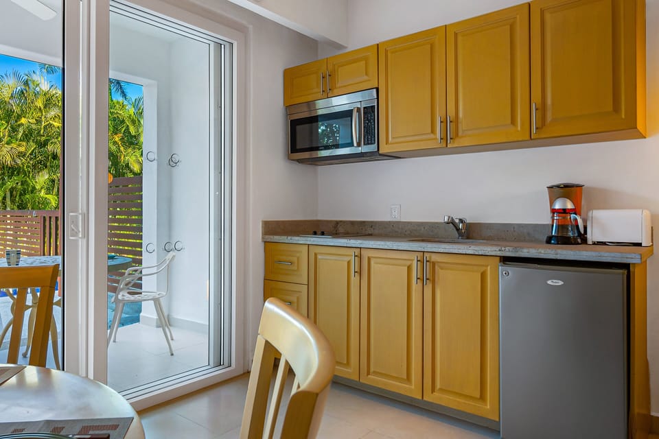 Studio Suite, 1 King Bed, Pool Access, Pool View (Condominios Taheima # 2110A) | Private kitchen