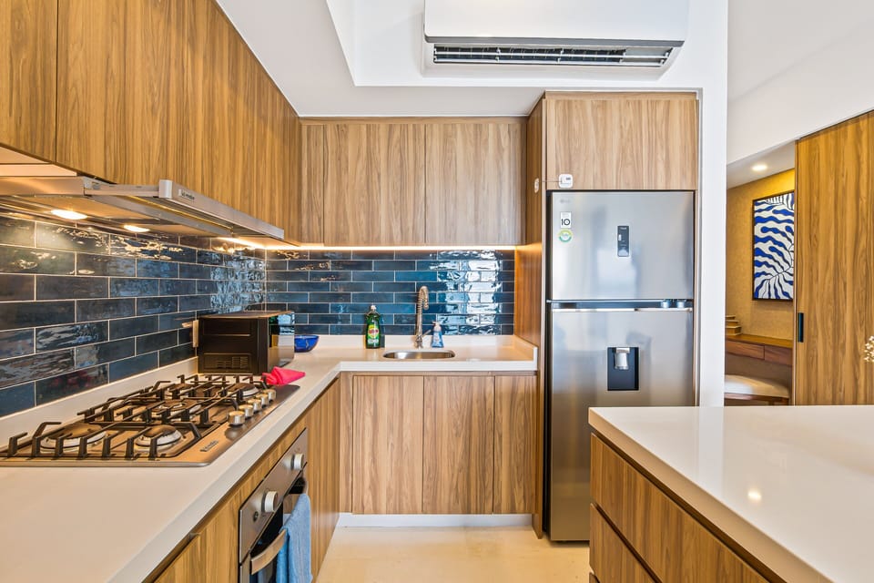 Condo, 1 King Bed with Sofa bed, Pool Access, Ocean View (Velvet Tide at Harbor 171 Torre Norte) | Private kitchen