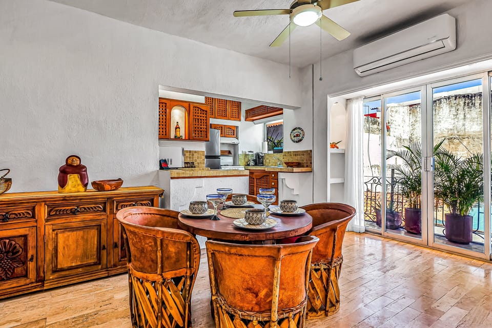 Apartment, 2 Queen Beds, Balcony, Ocean View (Malecon Beach Side, Downtown #203) | 2 bedrooms, individually decorated, individually furnished, bed sheets