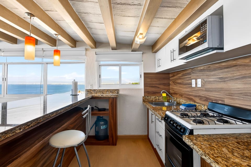 Apartment, 1 King Bed with Sofa bed, Pool Access, Ocean View (Torre Malibu, PH #902) | Private kitchen