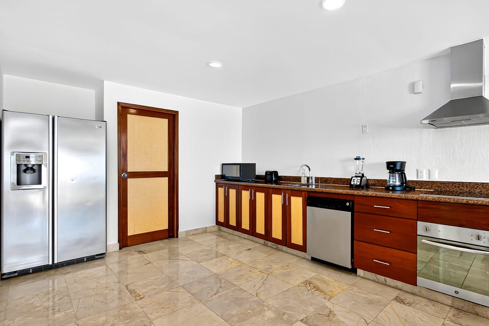 Apartment, Multiple Beds, Pool Access, Ocean View (Grand Miramar A301) | Private kitchen
