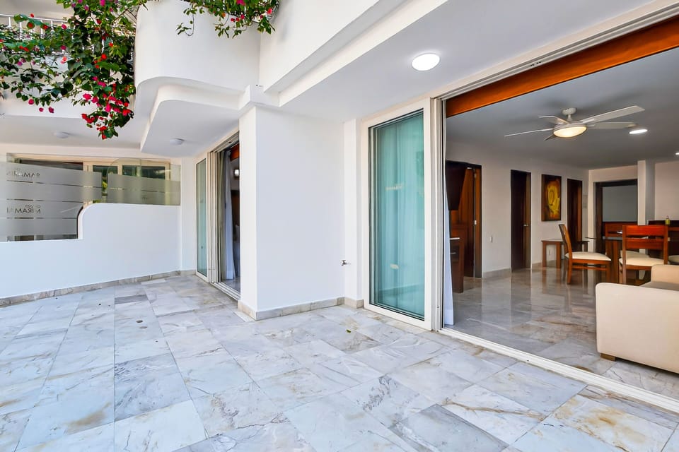 Apartment, Multiple Beds, Pool Access, Ocean View (Grand Miramar B107) | Interior