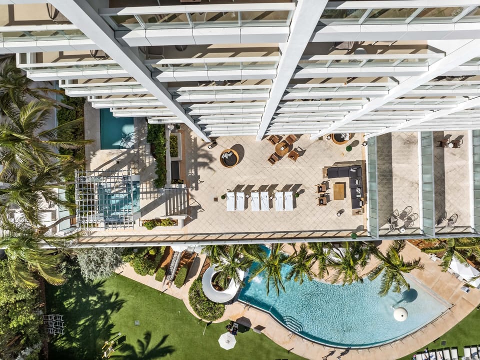 7 outdoor pools, open 5:00 AM to 5:00 PM, cabanas (surcharge)