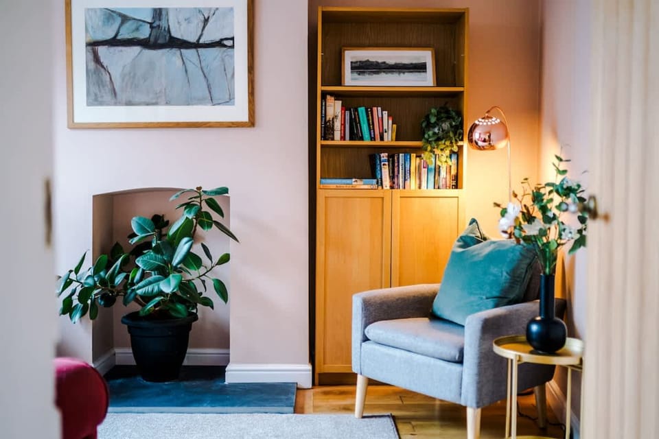 House | 2 bedrooms, desk