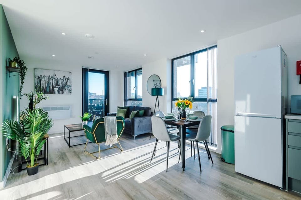 House | 2 bedrooms, desk