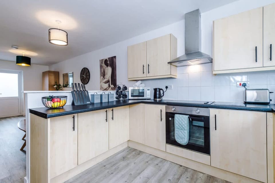 House | 3 bedrooms, desk