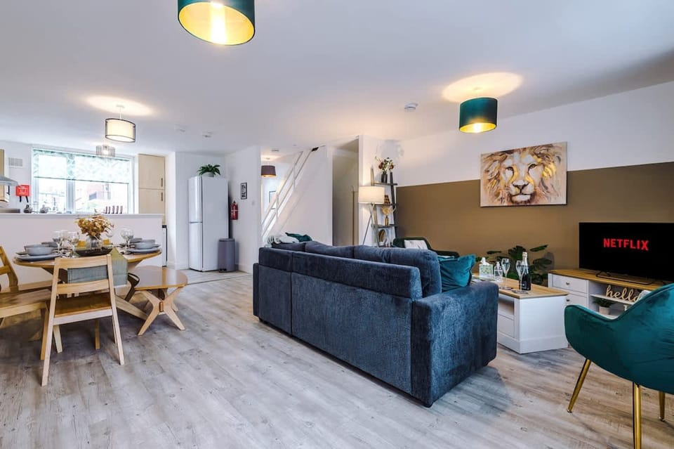 House | 3 bedrooms, desk