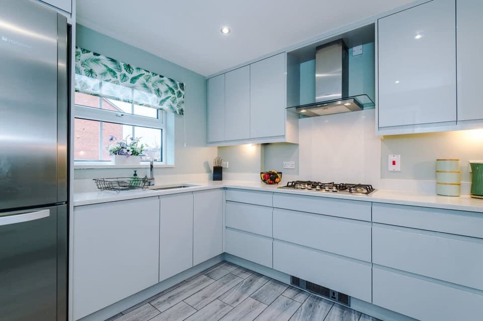 House | 4 bedrooms, desk