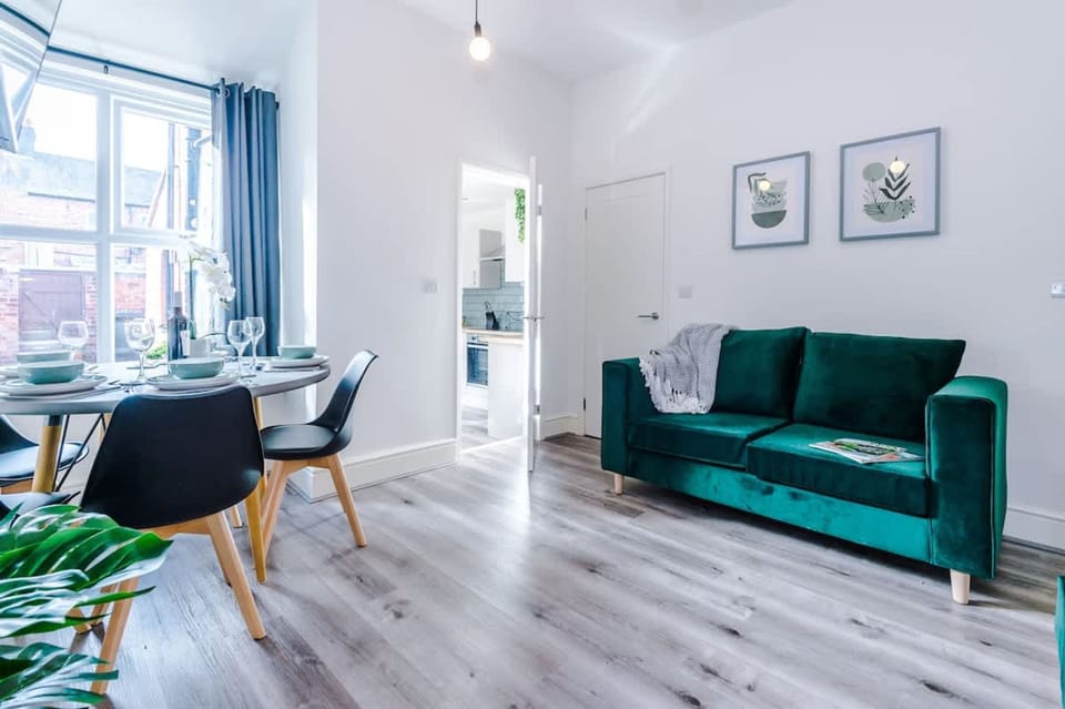 House | 4 bedrooms, desk, soundproofing