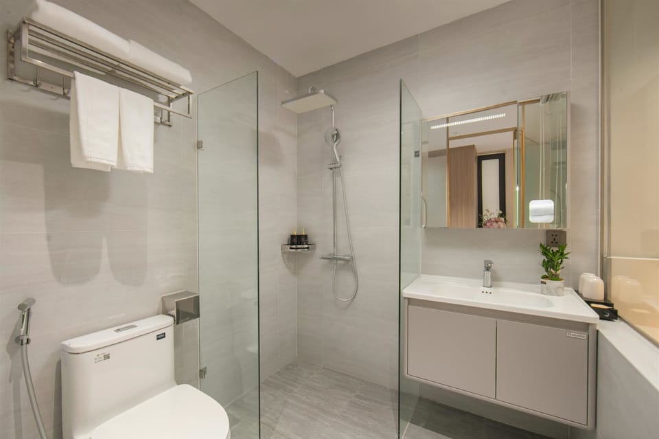 Superior Double Room (Internal Window) | Bathroom | Shower, hair dryer, towels, soap