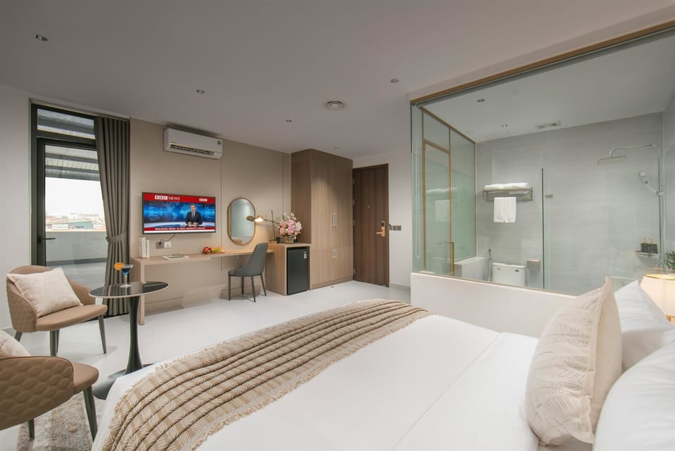 Suite Double or Twin with Balcony | Desk, laptop workspace, free WiFi