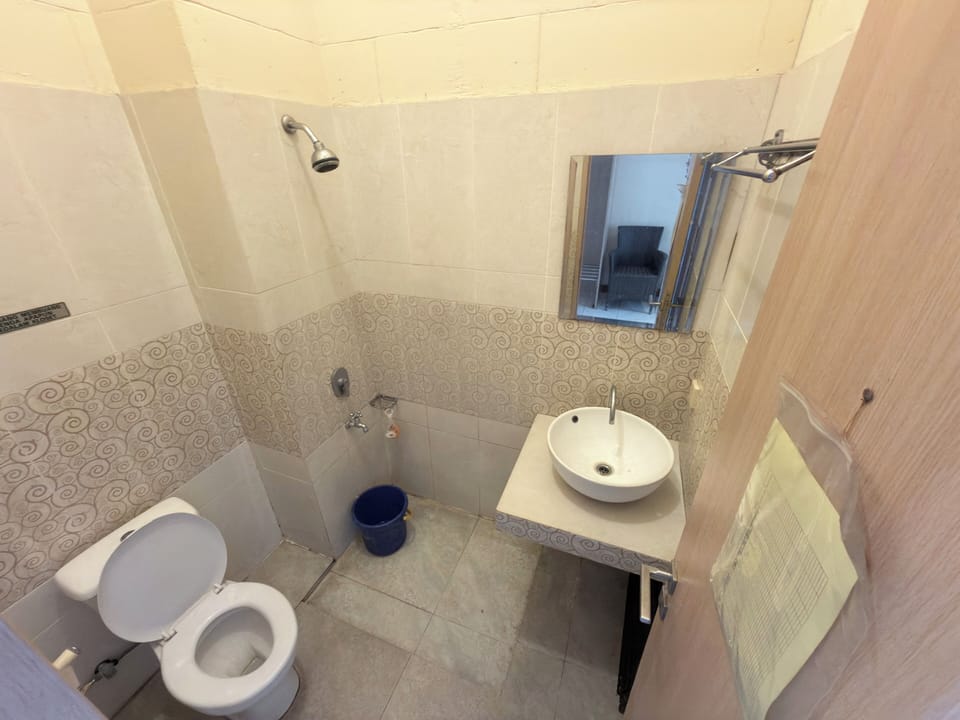 Deluxe Room | Bathroom | Shower