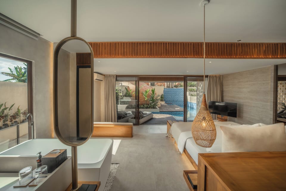 Grand Suite Room with Lagoon Access | Premium bedding, minibar, free WiFi, bed sheets
