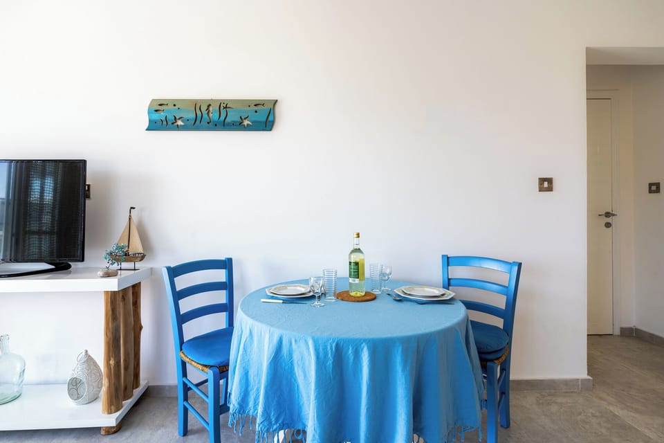 Apartment, 1 Double Bed, Kitchen, Sea View | Dining