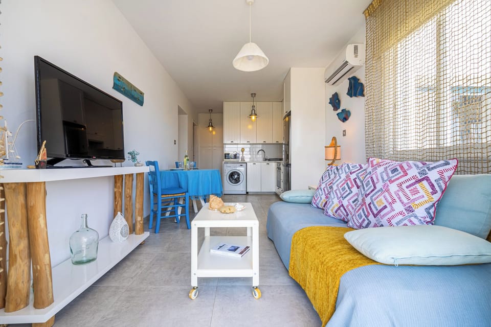 Apartment, 1 Double Bed, Kitchen, Sea View | Living area | Smart TV, Netflix, streaming services