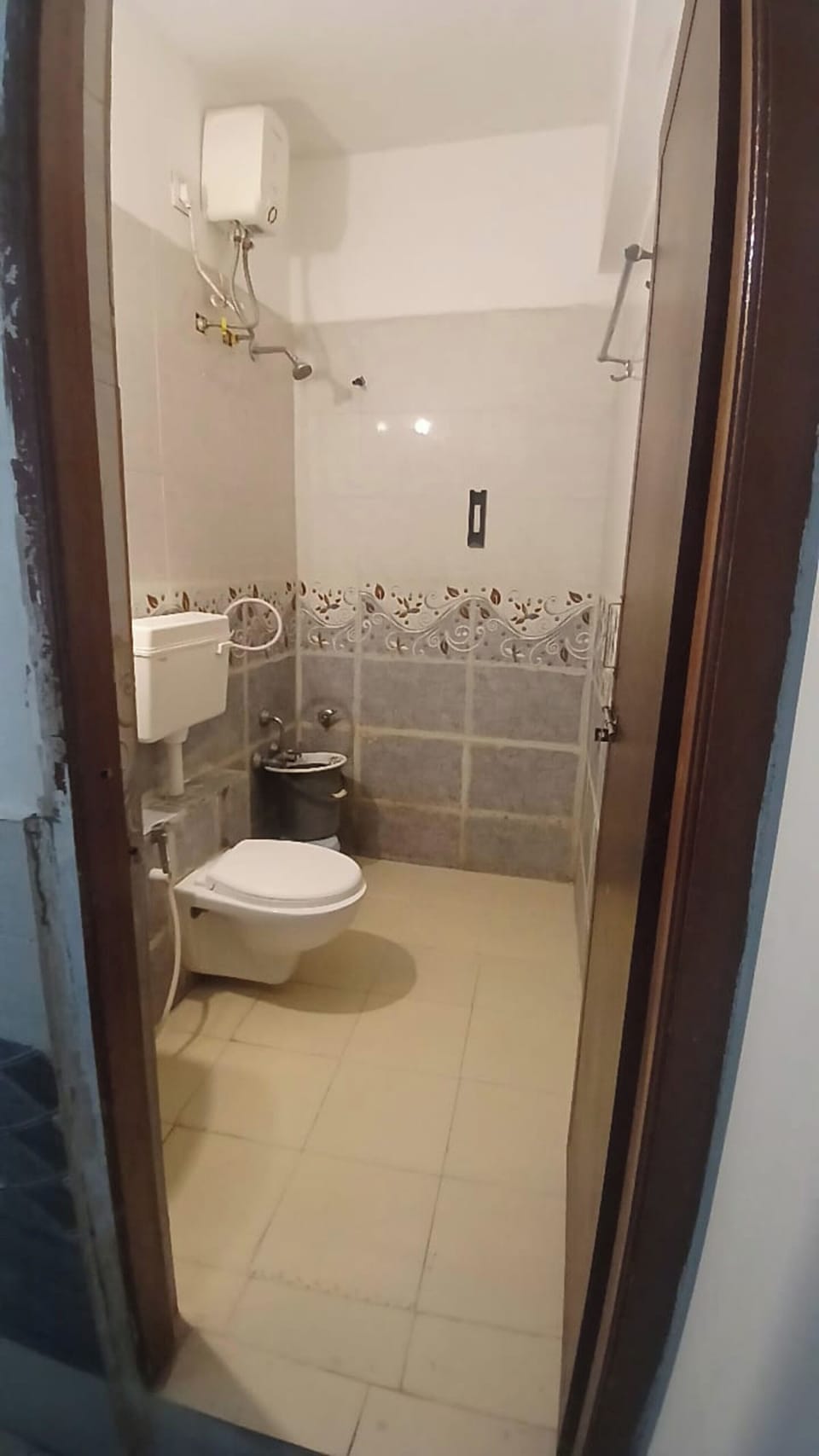 Towels, soap, shampoo, toilet paper