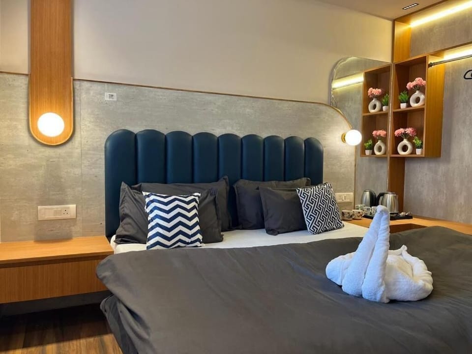 Deluxe Double Room, Mountain View | Blackout drapes, iron/ironing board, free WiFi
