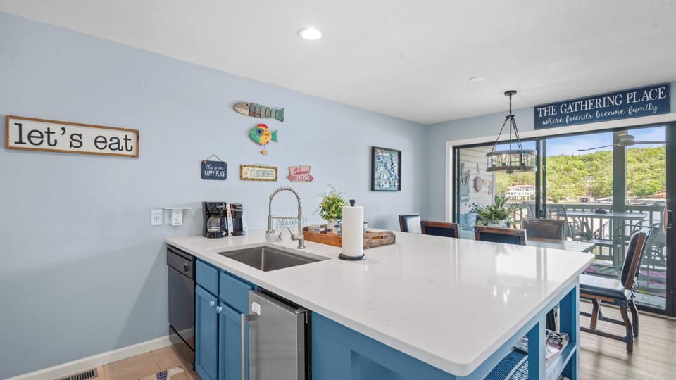 Condo, Multiple Beds, Balcony (Reel Relaxation) | Private kitchen