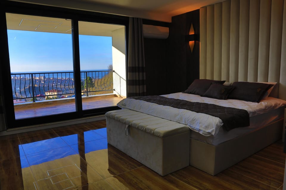 Luxury Room | Free minibar, in-room safe, desk, iron/ironing board