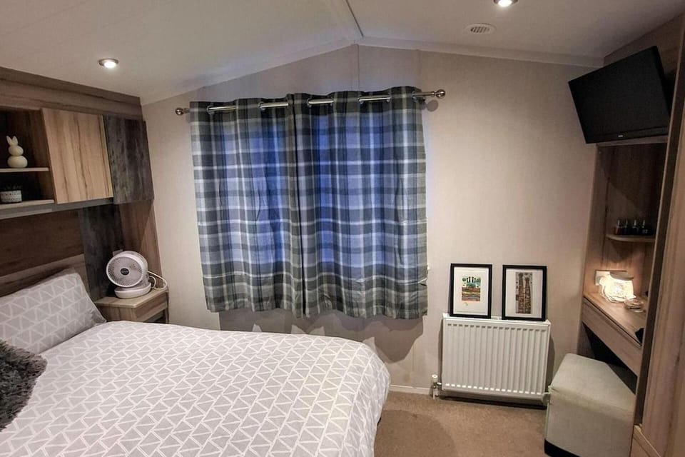 2 bedrooms, iron/ironing board, WiFi (free), bed sheets