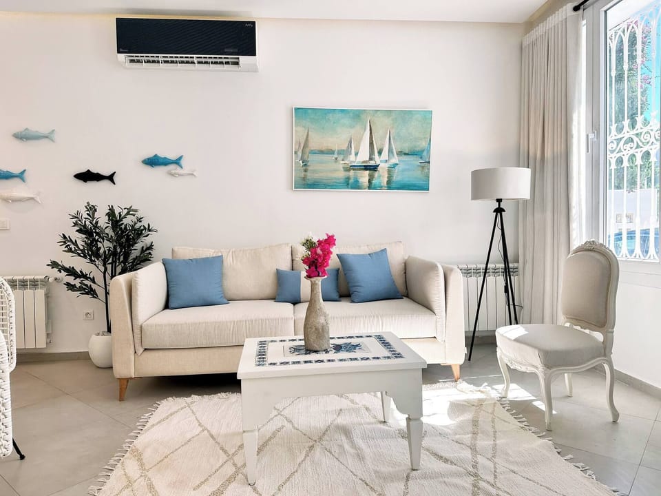 Apartment, 2 Bedrooms | Living room