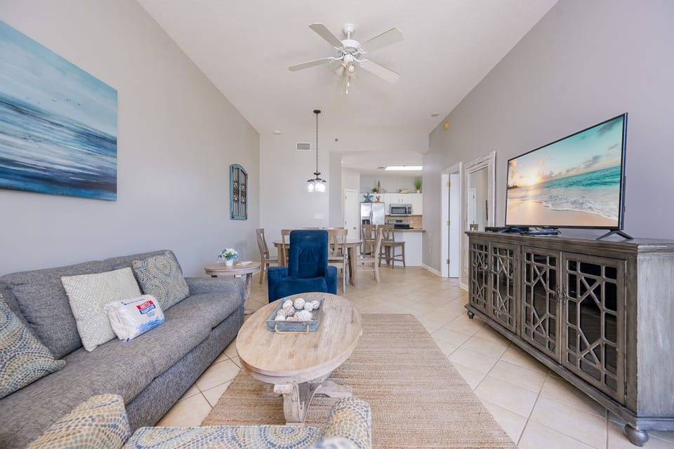 Condo, 2 Bedrooms | Living area