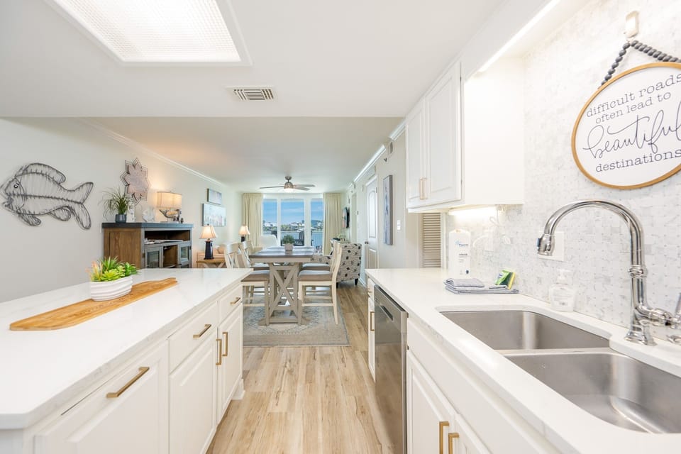 Condo, 2 Bedrooms | Private kitchen | Fridge, oven, coffee/tea maker