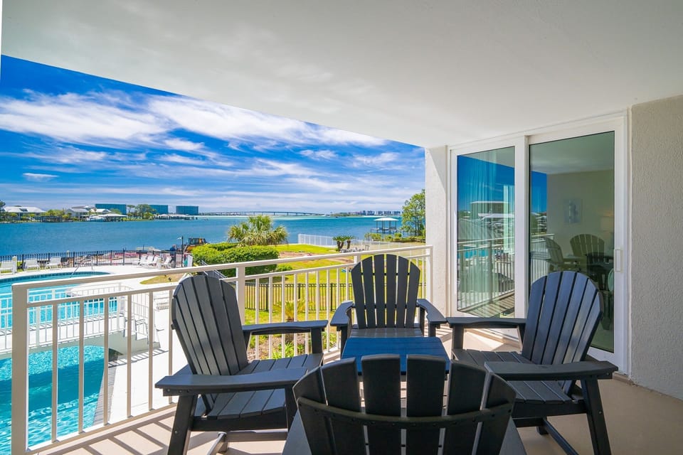 Condo, 2 Bedrooms | Property grounds