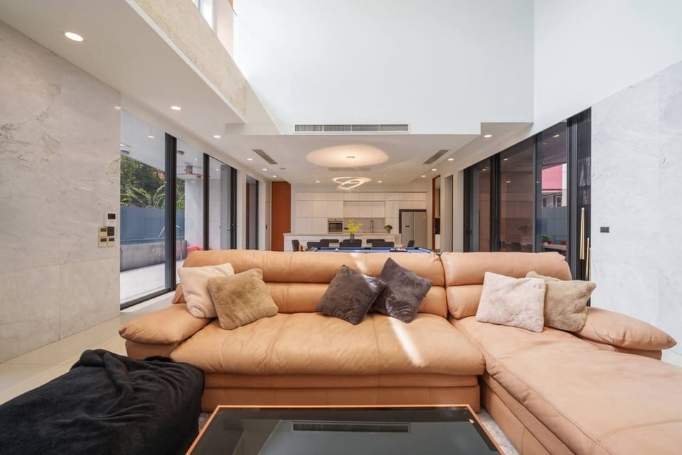 Villa, 6 Bedrooms, Smoking, Private Pool | Living room