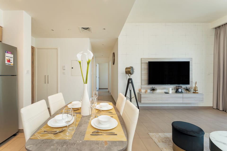 Exclusive Apartment, Non Smoking, Park View | Dining room