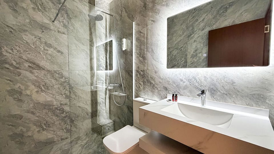 Double Room, 1 Queen Bed, City View | Bathroom | Shower, towels, soap, shampoo