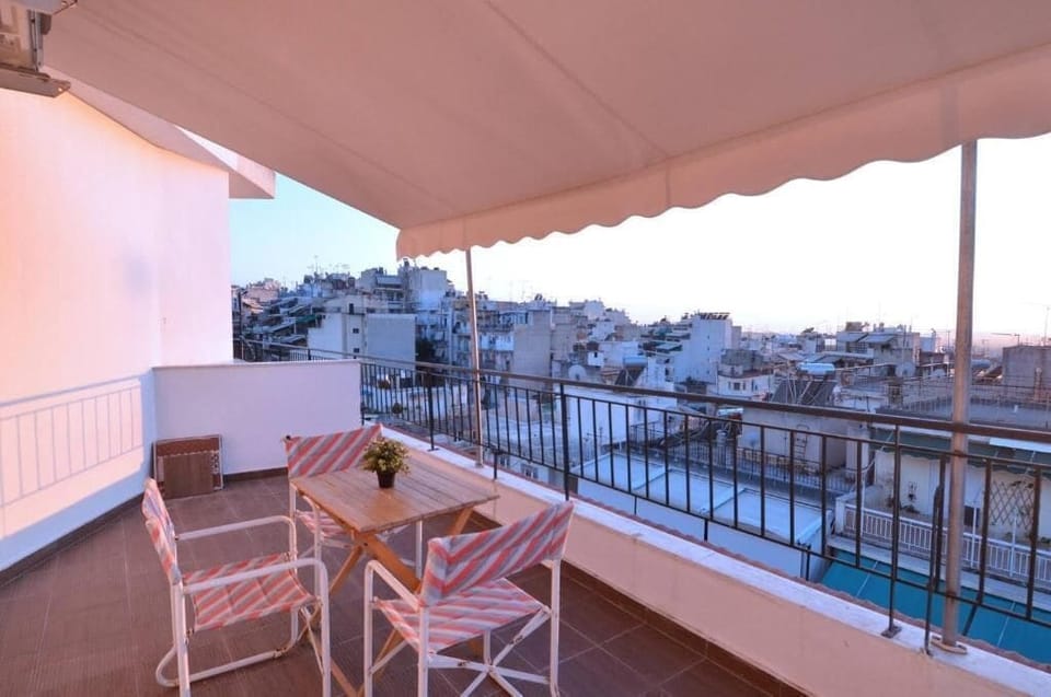 Apartment, Balcony | Outdoor dining