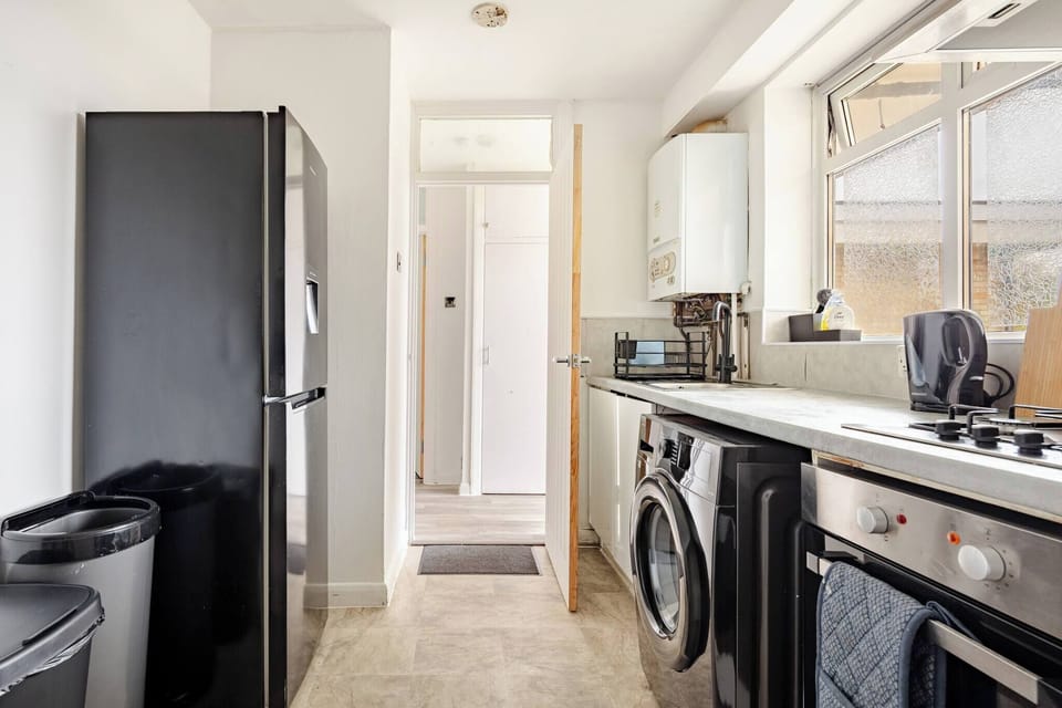 Apartment, 2 Bedrooms, Balcony | Laundry