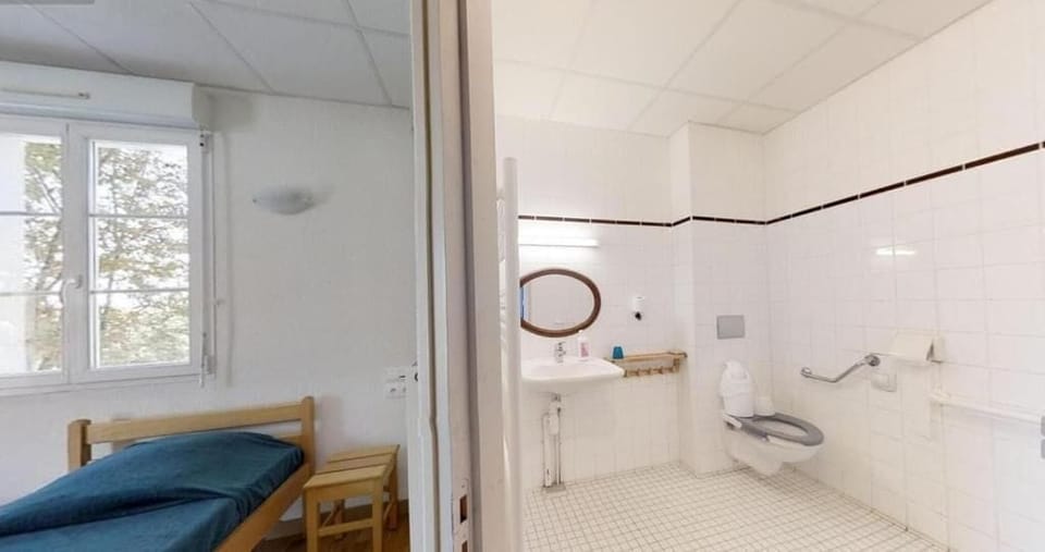 Classic Quadruple Room, Multiple Beds, Mobility Accessible, Garden View | Bathroom