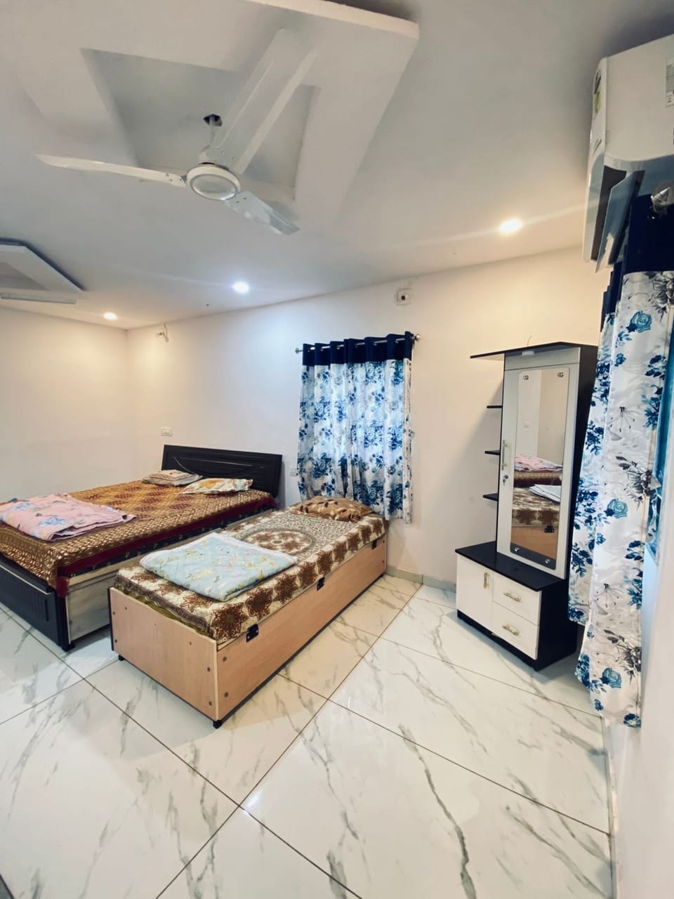 Family Room, Balcony