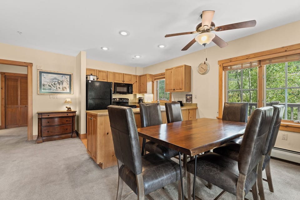 Condo (2 Bedrooms) | Property amenity